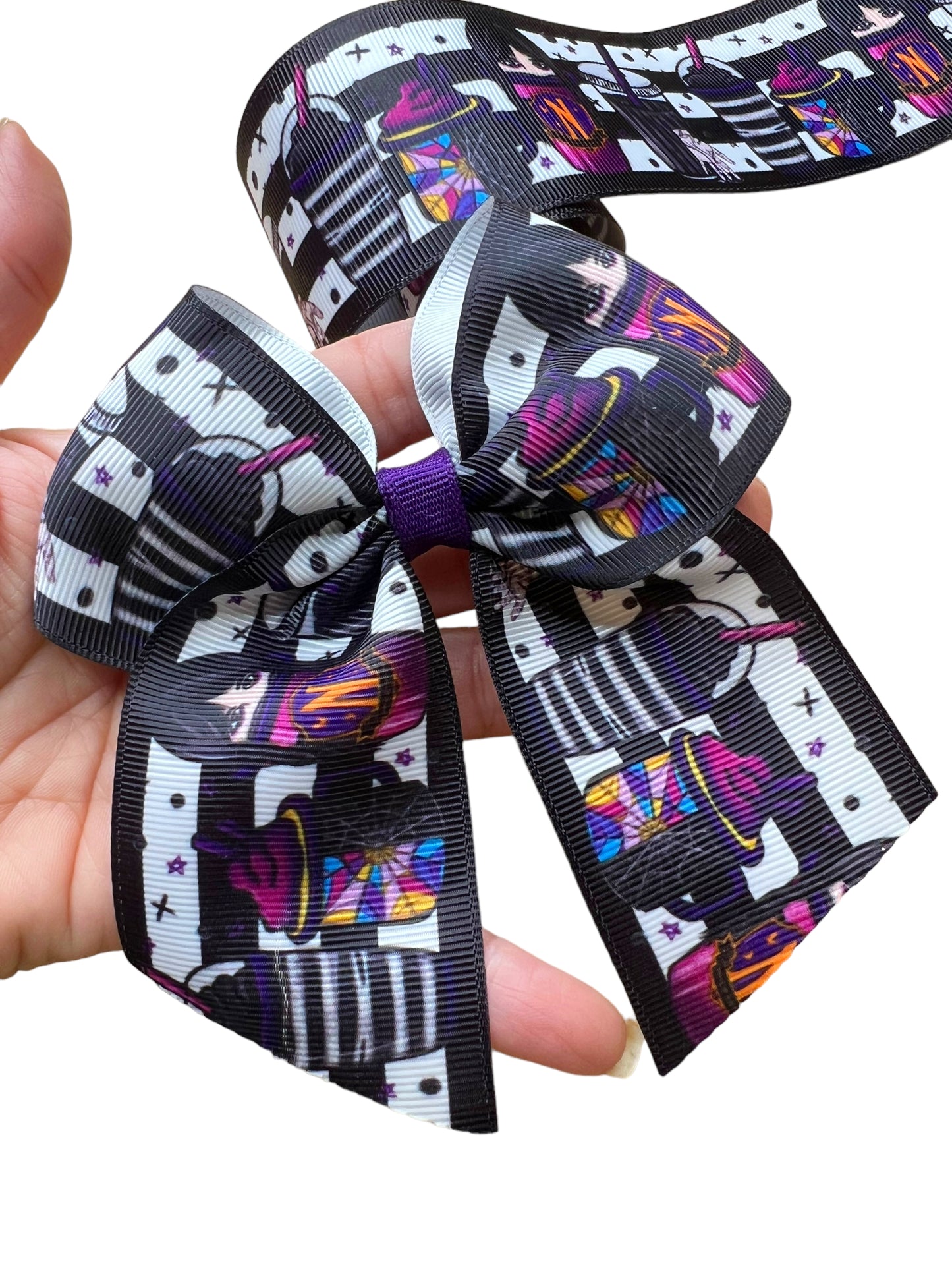 Gothic Girl W Ribbon